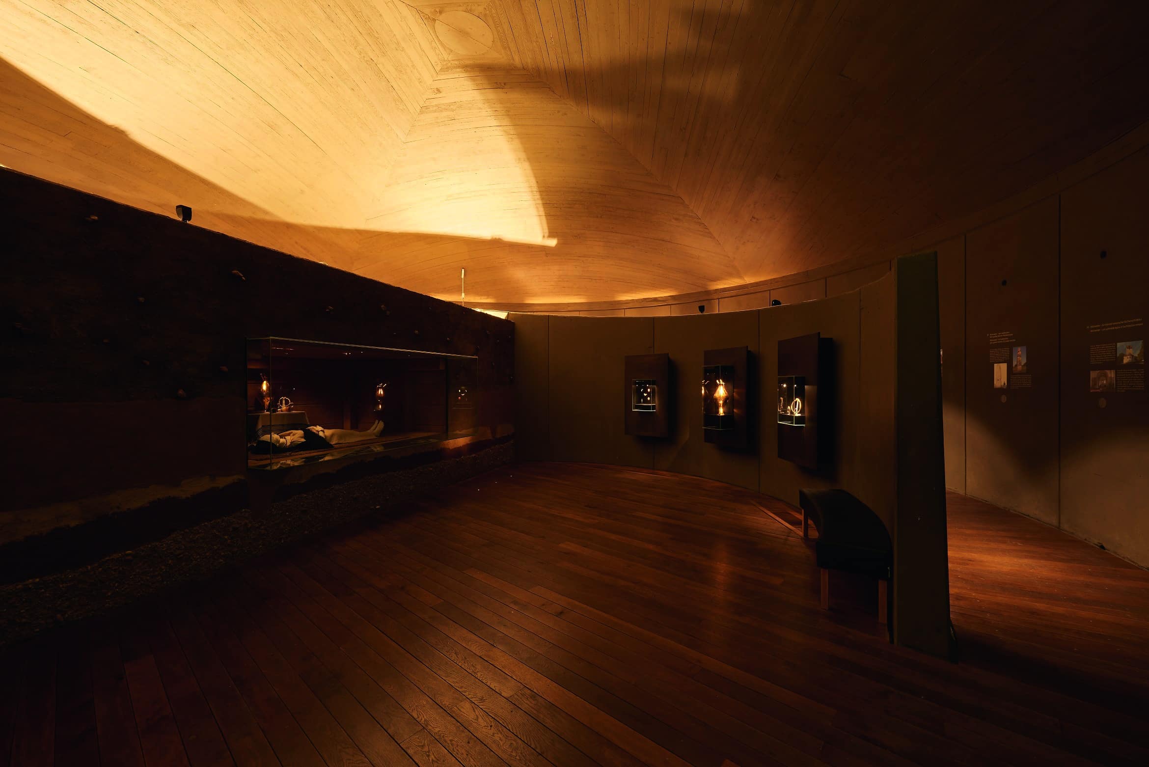 Exposition au Parc archéologique européen de Bliesbruck-Reinheim avec le tombeau de la princesse de Reinheim