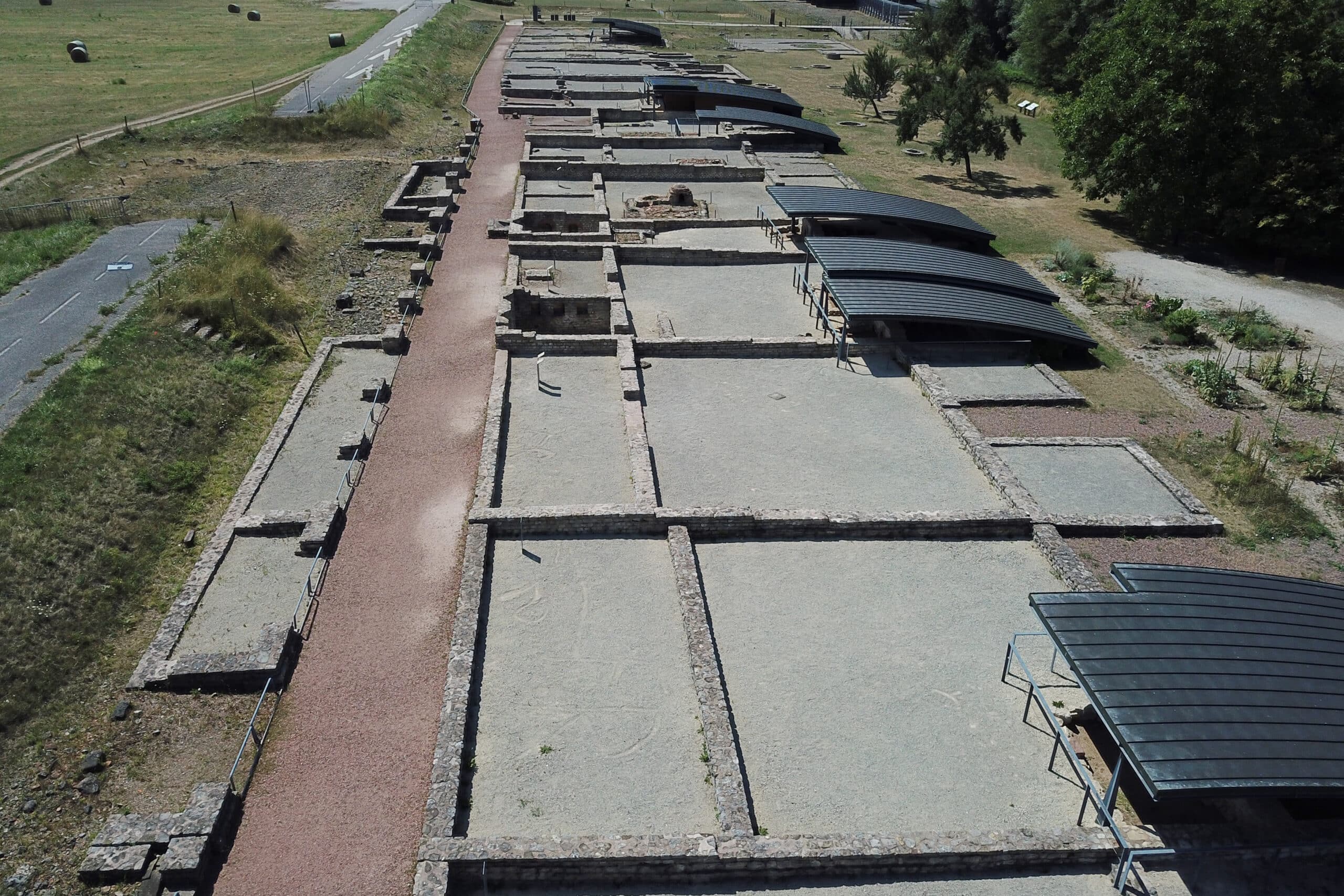 Vue du ciel au Parc archéologique européen de Bliesbruck-Reinheim