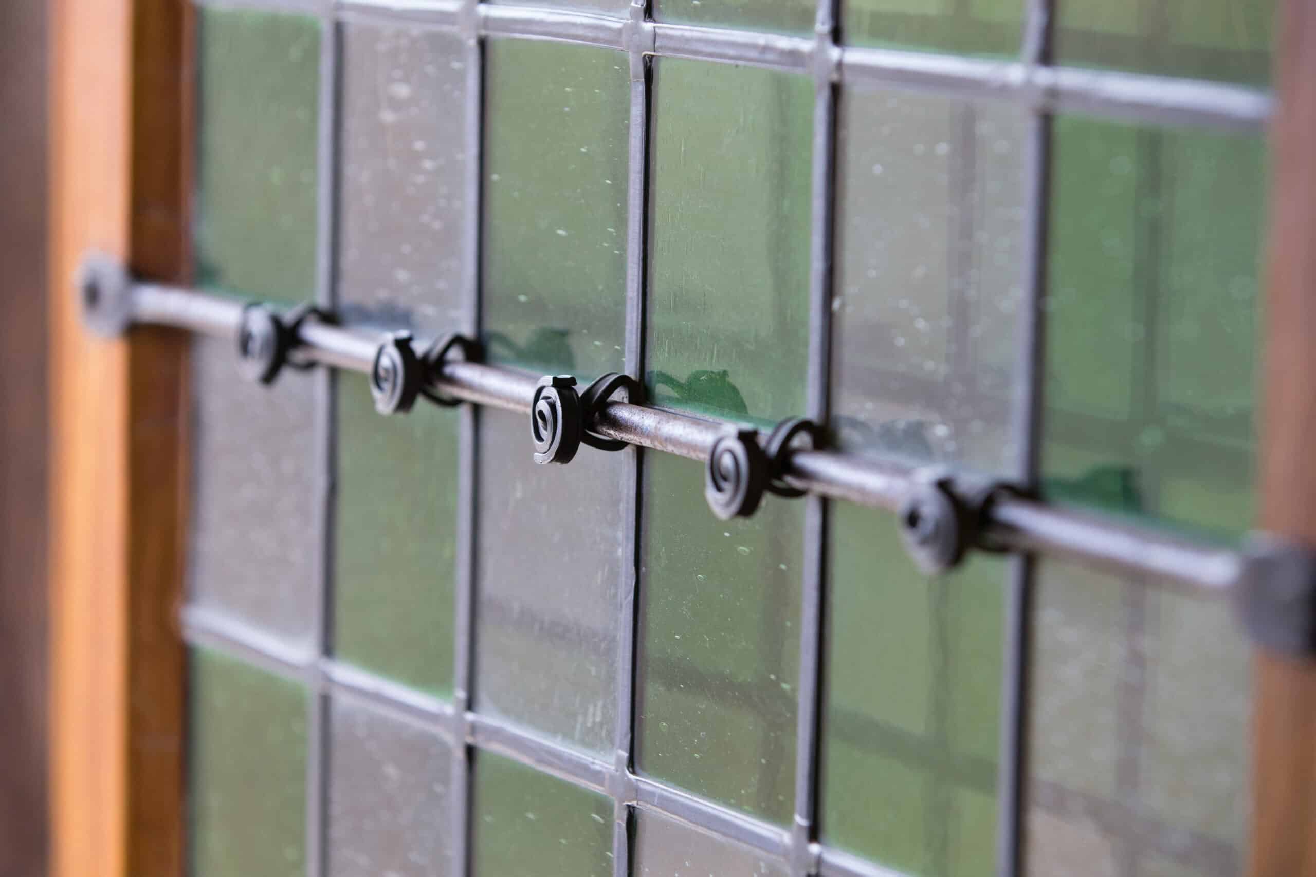 Photographie d'une barreau de fenêtre au Château de Malbrouck