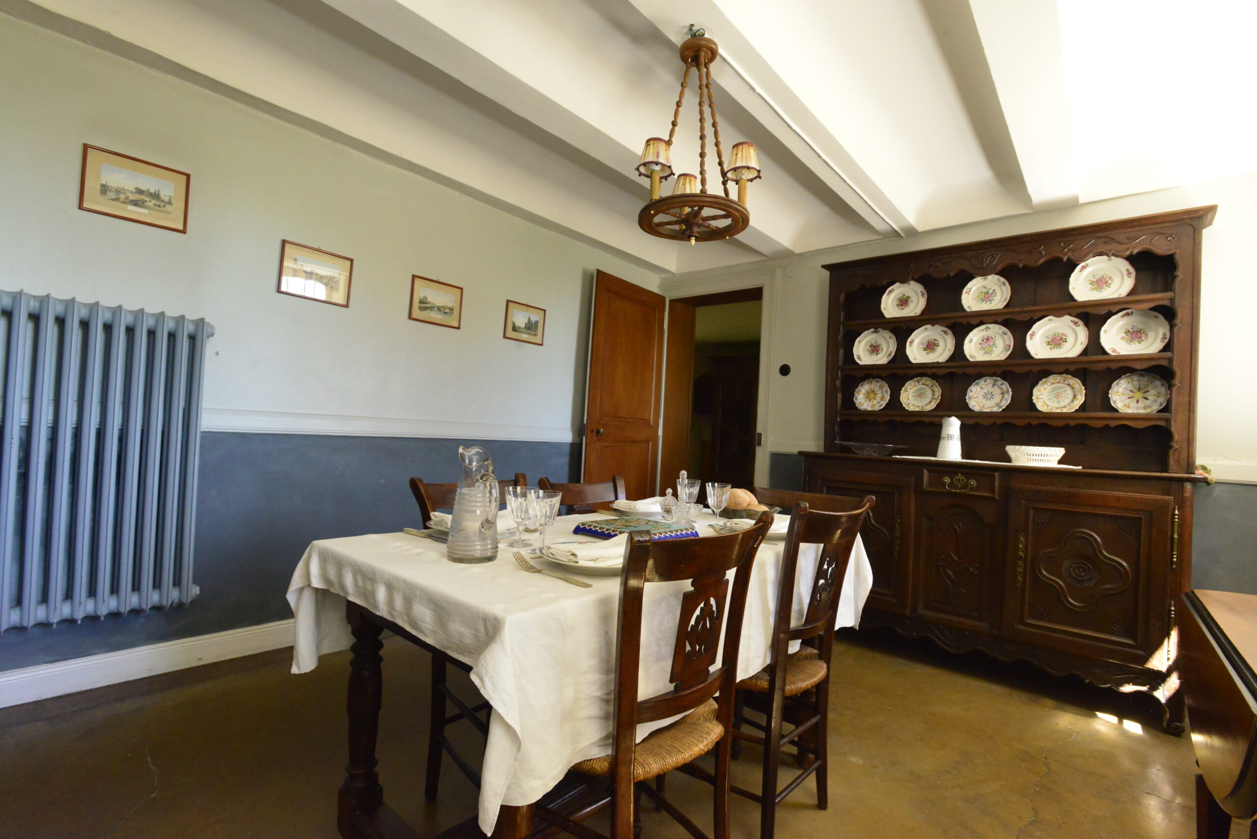 Photographie révélant la salle à manger de la Maison de Robert Schuman