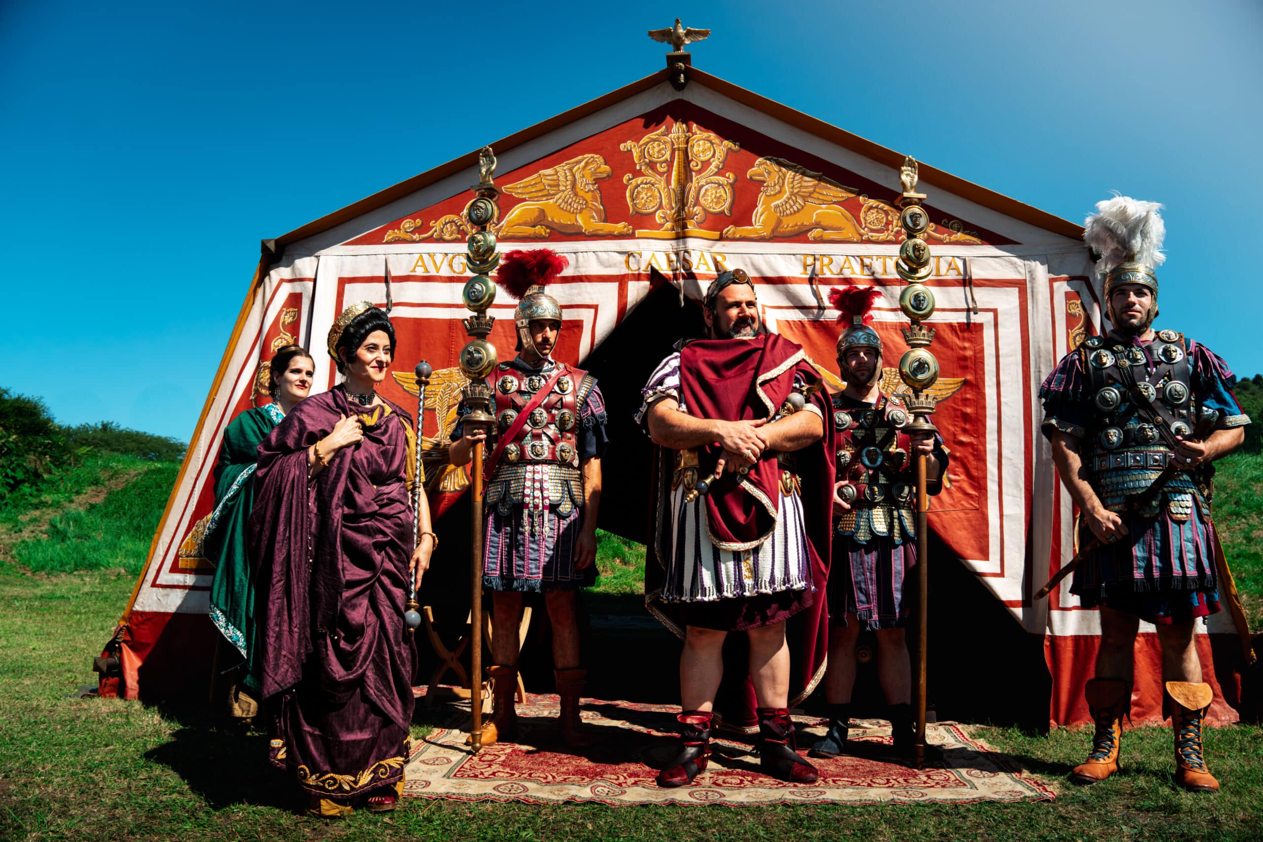 Reconstitution de tente romaine et de costumes de l'époque au Parc Archéologique Bliesbruck-Reinheim